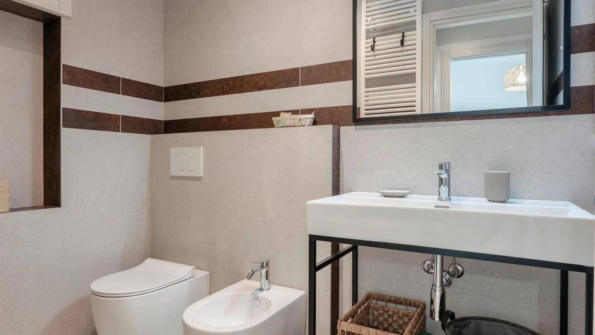 Opera Apartment Sirmione 0*,  Italy